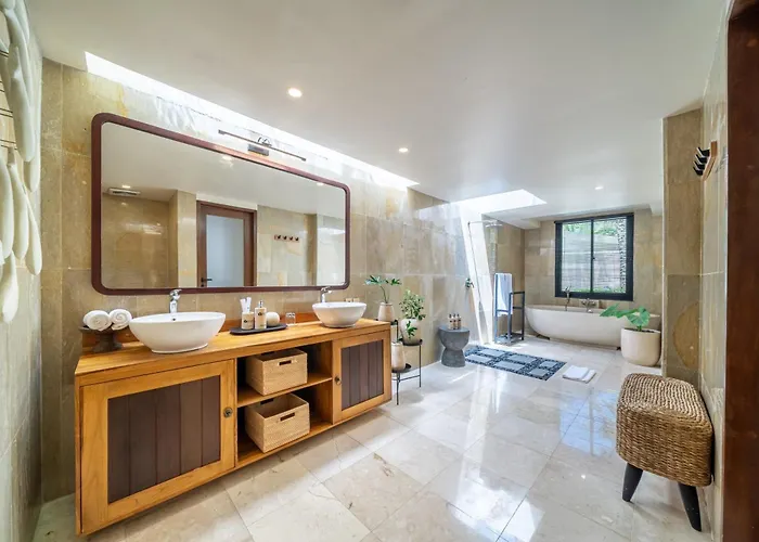 Mesari - Rice Terrace Retreat With Pool & Restaurant リゾート ウブド