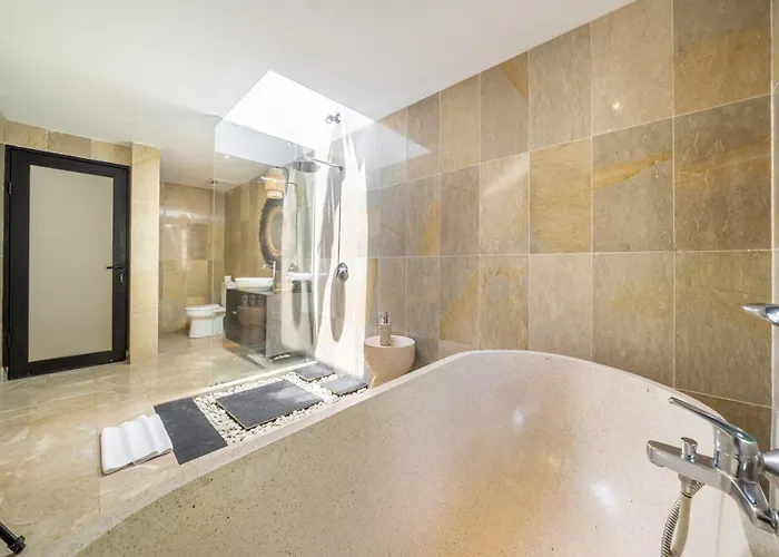 リゾート Mesari - Rice Terrace Retreat With Pool & Restaurant ウブド